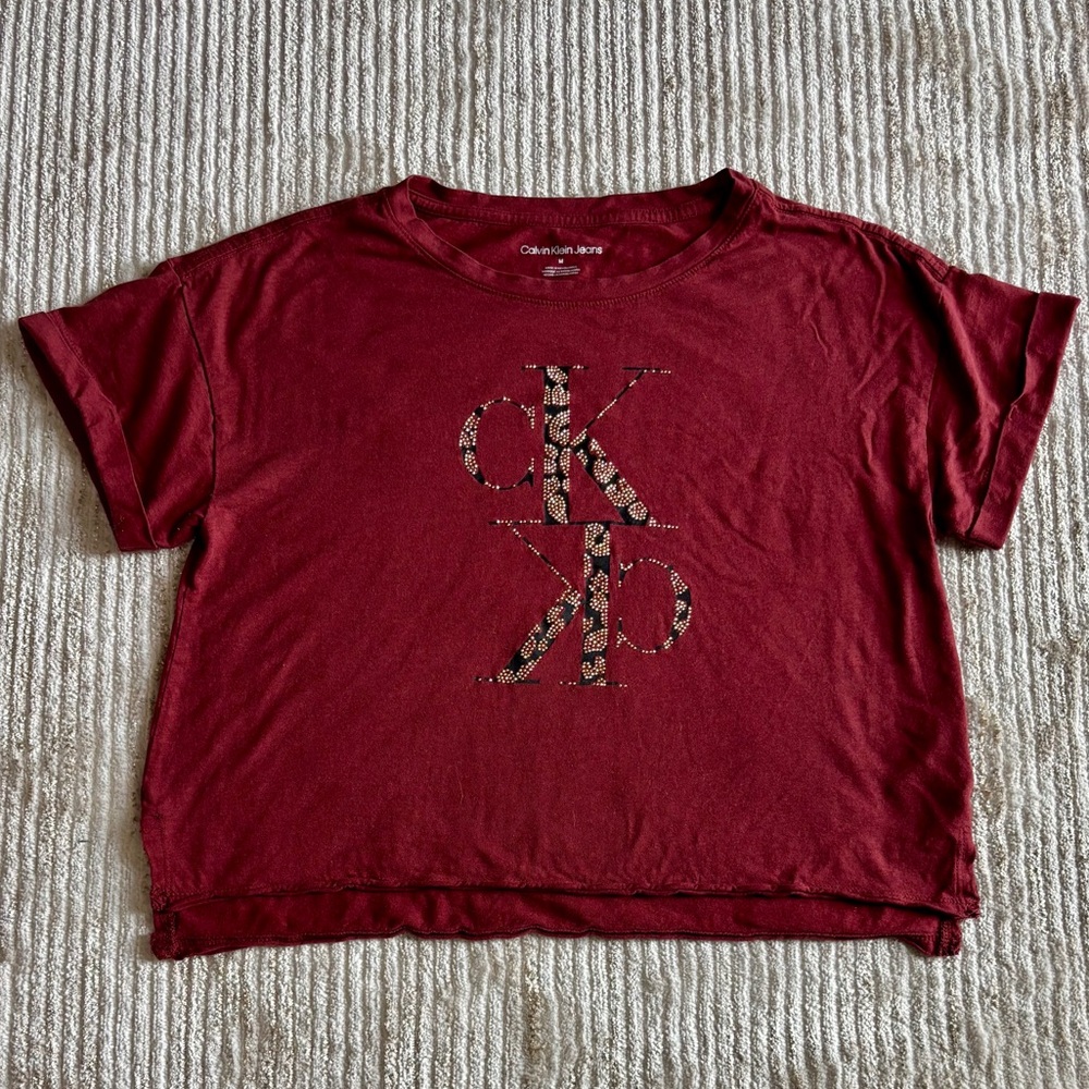 Calvin Klein Jeans Burgundy Cropped Tee Size Medium Casual Trendy Classic